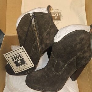 Frye Madeline Short Fatigue (Gray) Suede Boots New With Tags